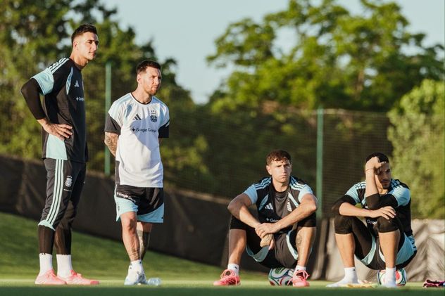 Con Messi a la cabeza, la selección argentina, en Kansas.