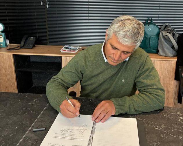 EMPRESA AGROPECUARIA. Gerardo Mosso, integrante del Grupo La Barranca, durante la firma del protocolo familar. 