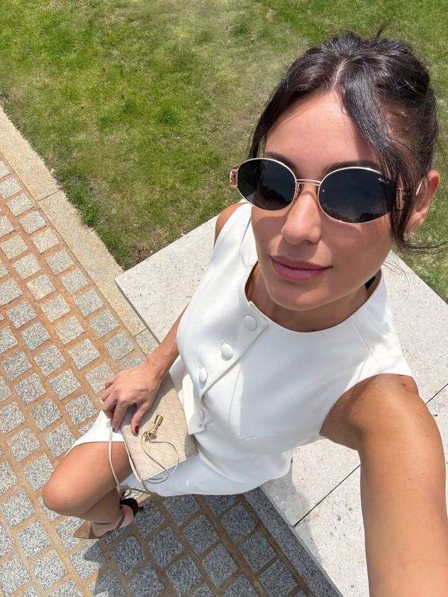 Pampita deslumbró en Londres con un look “lady chic” junto a Martín Pepa.