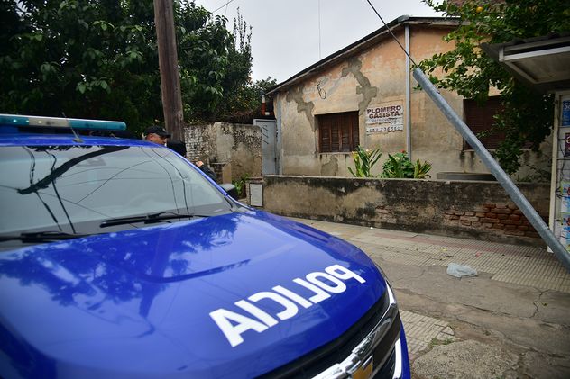 Operativo policial en la casa de la mamá de Claudio Barrelier.