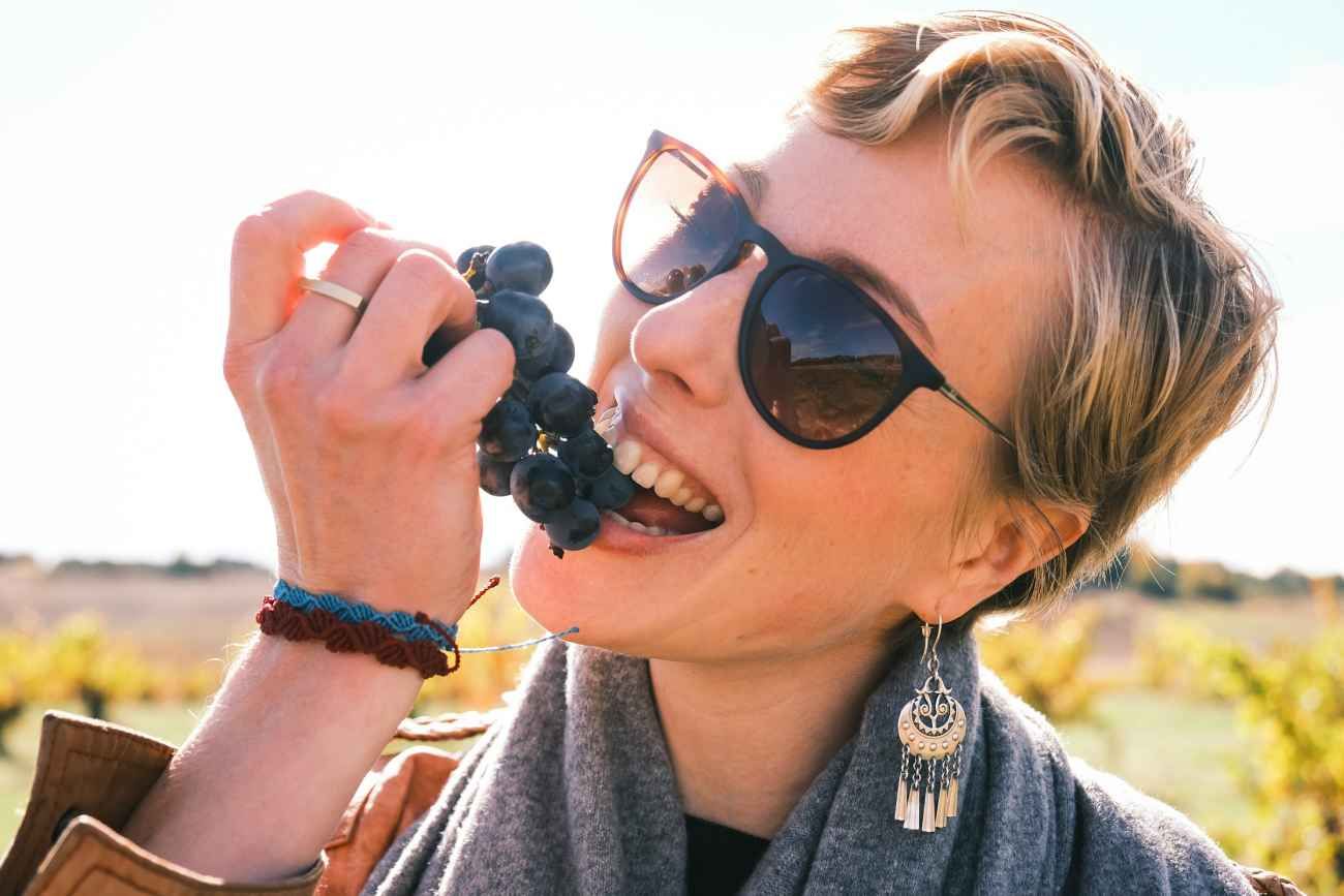 El consumo de uvas puede aumentar la resistencia de la piel a la radiación UV en aproximadamente un 30-50% de la población estudiada. 