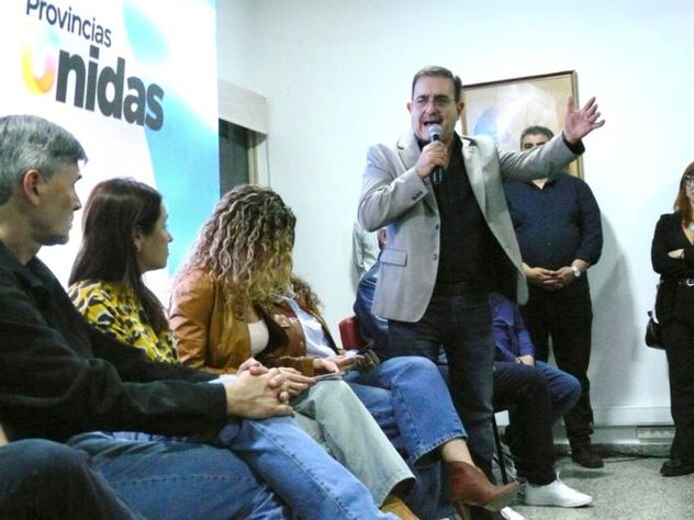 Ricardo Moreno junto a Daniel Passerini, Carolina Basuado y Laura Jure.