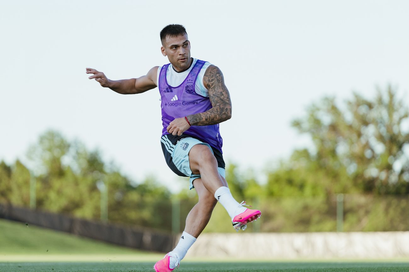 Lautaro Martínez con la selección argentina en Kansas.