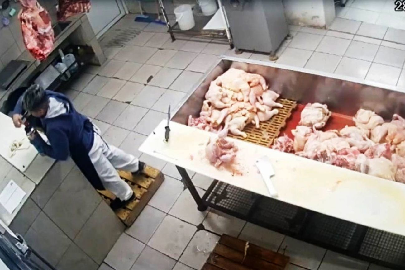 Intentó envenenar a su compañero de trabajo en una carnicería.