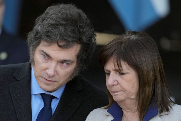 Javier Milei y Patricia Bullrich. La senadora que proviene del PRO está marcando diferencias con los hermanos Milei.(La Voz / Archivo)