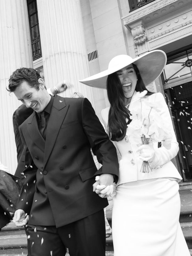 Dua Lipa compartió fotos íntimas de su casamiento con Callum Turner, tomadas por la fotógrafa Madison Phipps
