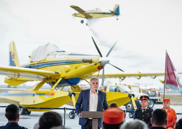 Acto de presentación de tres nuevas aeronaves que incorporó la Provincia a su flota, este martes.
