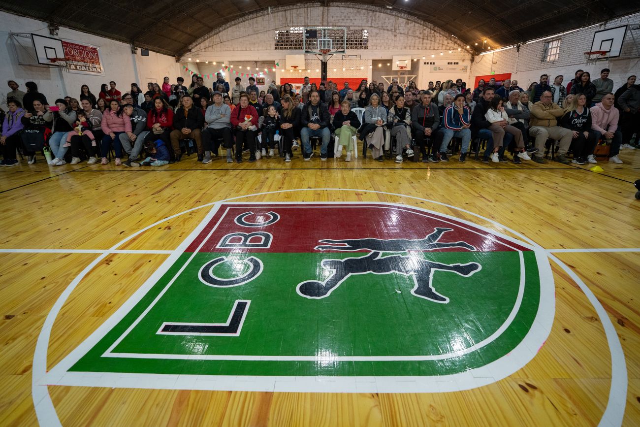 La Calera Básquet Club inauguró el piso flotante de parqué. (Gentileza)