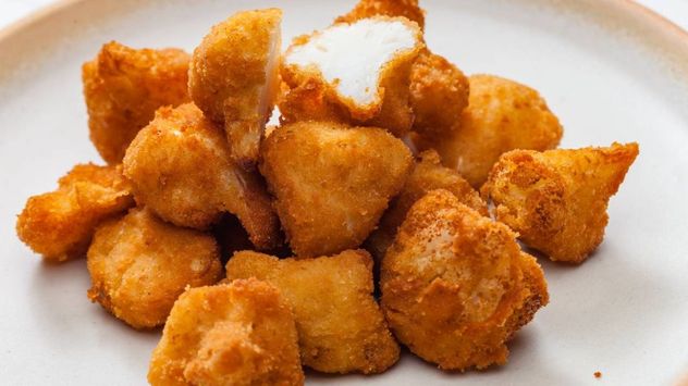 Cómo hacer lagrimitas de pollo caseras: el secreto para que queden crocantes por fuera y jugosas por dentro.