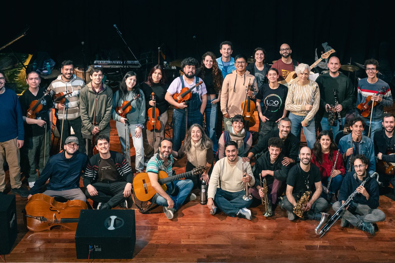 La Otra Orquesta en todo su esplendor en su último ensayo antes del concierto del domingo. Música popular argentina con esp ritu colectivo es la premisa (Gentileza/Juanjo Bartolomé)