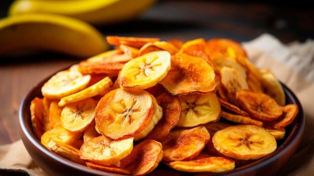 Los chips de banana caseros son fáciles de preparar, no contienen azúcares añadidos y pueden disfrutarse solos o como complemento de desayunos y meriendas.