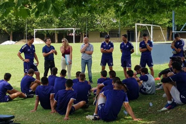 Sergio “Cachito” Vigil junto al equipo de Arde , Maxi Cabanne, José M. Estrada y Nico Rodriguez Alvarez brindarán una charla sobre gestión emocional en el alto rendimiento deportivo.
