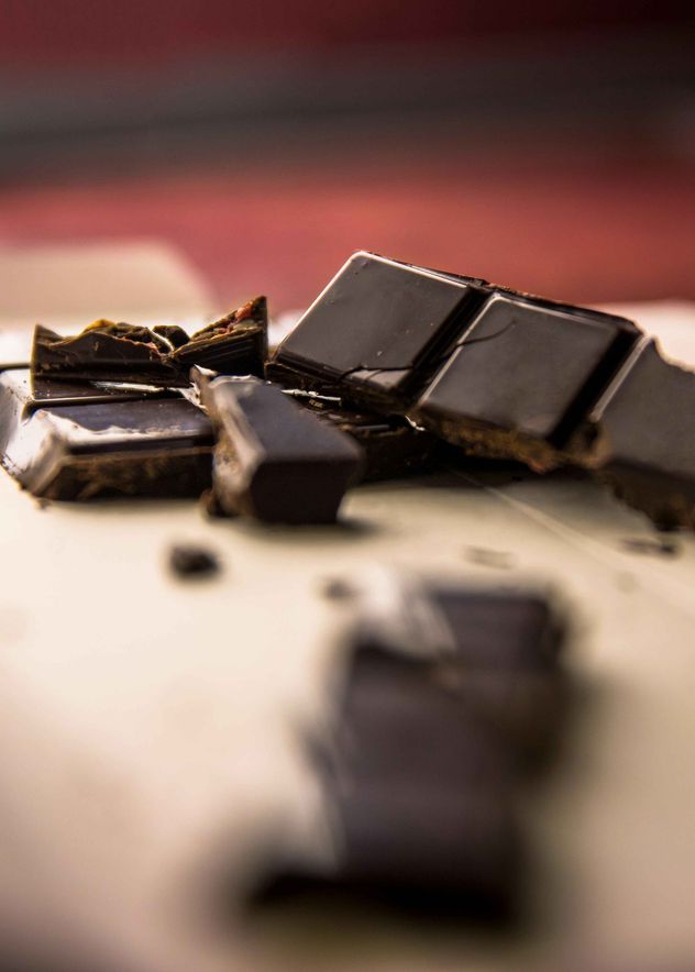 56 gramos de chocolate negro al día: el hábito que mostró beneficios para la salud cardiovascular en mujeres tras la menopausia. 