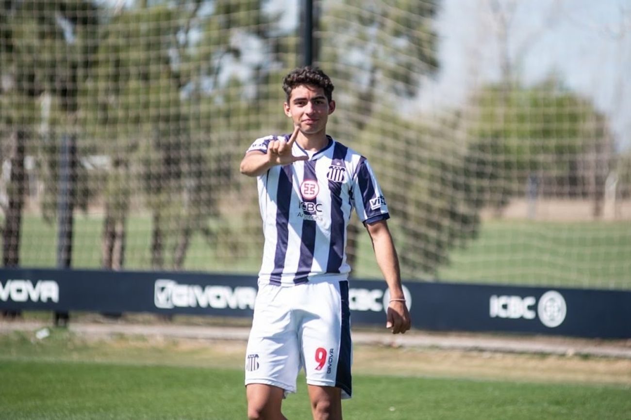 Daniel Ribera Brunn. Tras la eliminación del Mundial 2026 en el repechaje, el DT de Bolivia llamó al pibe para los amistosos ante Escocia y Argelia. En 2023, una lesión le impidió debutar bajo el mando de Gustavo Costas.