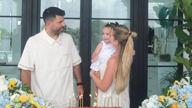 Olivia, la hija de Sofía Calzetti y Sergio Agüero, fue una de las grandes protagonistas del cumpleaños número 38 del exfutbolista y enterneció a los seguidores de la pareja.