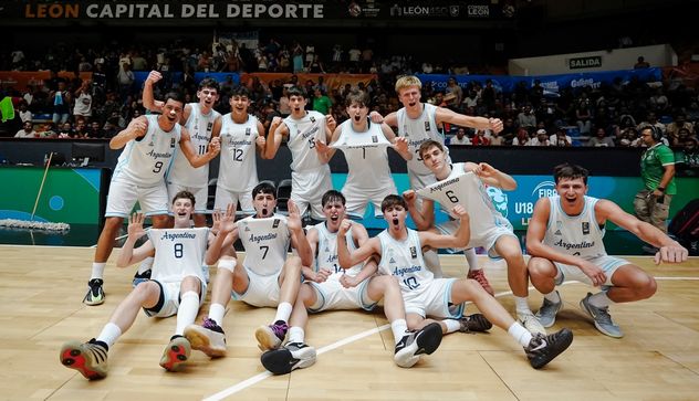 Argentina se quedó con el clásico ante Brasil en una definición dramática
