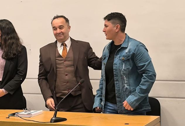 Juicio por un caso de parricidio en Almafuerte. Yenifer fue absuelta. En la última audiencia, este miércoles, junto a su abogado defensor. 