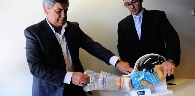 Jorge Odón muestra su revolucionario invento años atrás. (Clarín)