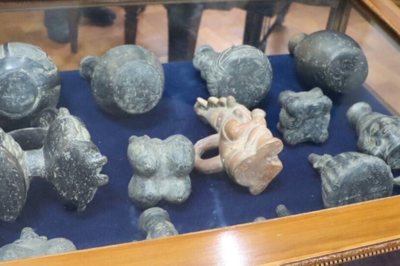 Argentina devolvió a Perú 36 piezas arqueológicas y documentales recuperadas del tráfico ilícito