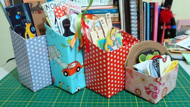 Los envases de cartón de jugo pueden reutilizarse para crear organizadores, cajas decorativas y comederos para aves, entre muchas otras opciones sustentables.