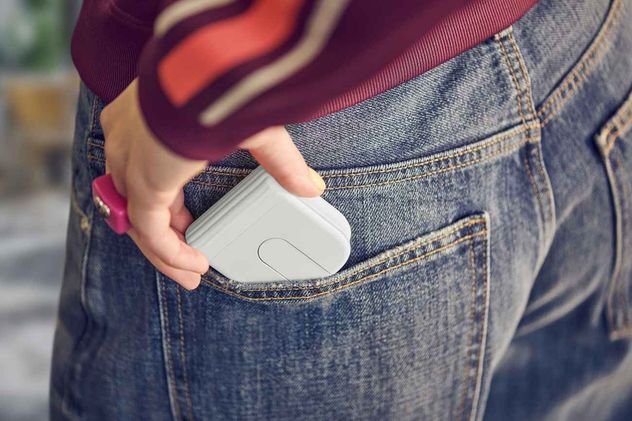 Logitech lanzó un mouse plegable que cabe en el bolsillo y apunta a quienes trabajan en movimiento.