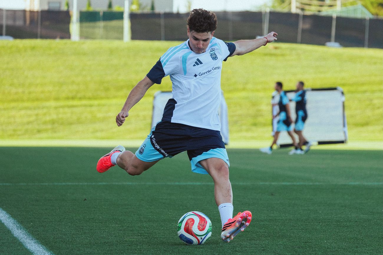 Julián Álvarez, con la selección argentina en Kansas.