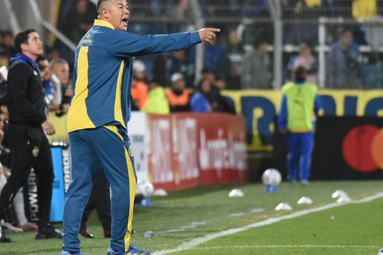 Jorge Almirón seguirá en Rosario Central. 