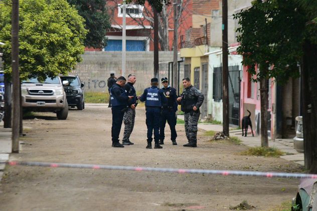 Una persona sacó una escopeta recortada e hirió al menos dos personas en barrio Avellaneda.