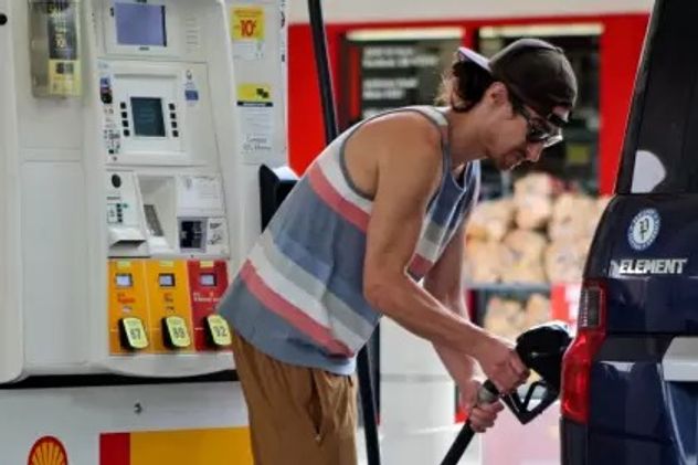 Descuentos en nafta en junio: cómo ahorrar hasta $10.000 por mes al cargar combustible.
