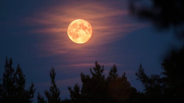La Luna de fresa alcanzará su máximo brillo el 29 de junio y podrá observarse desde toda Argentina siempre que las condiciones meteorológicas acompañen.
