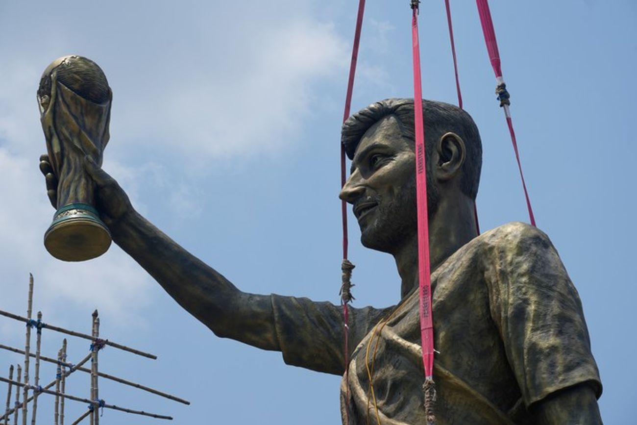 Desmantelaron la estatua de Messi en India.