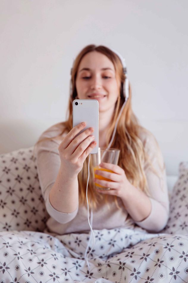 Uso del celular en el baño. 