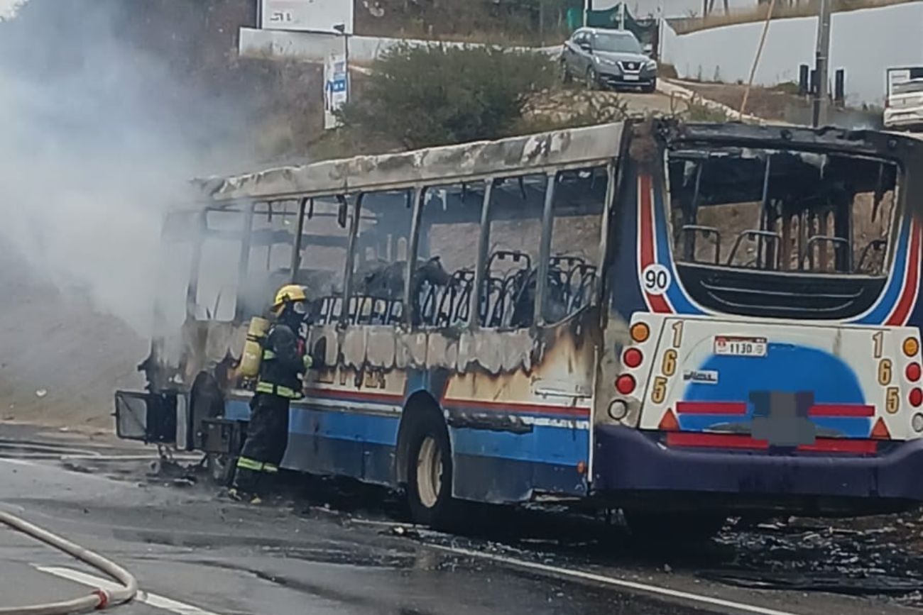 Incendio en un colectivo interurbano sobre la ruta E55