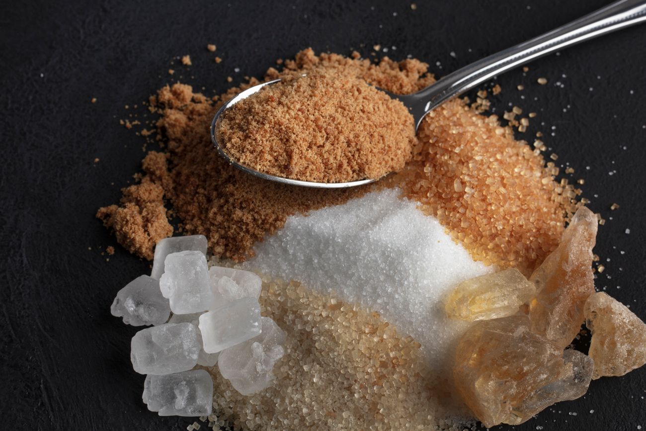 ¿Una es más saludable que otra? Las diferencias entre el azúcar blanco, negro y mascabo.