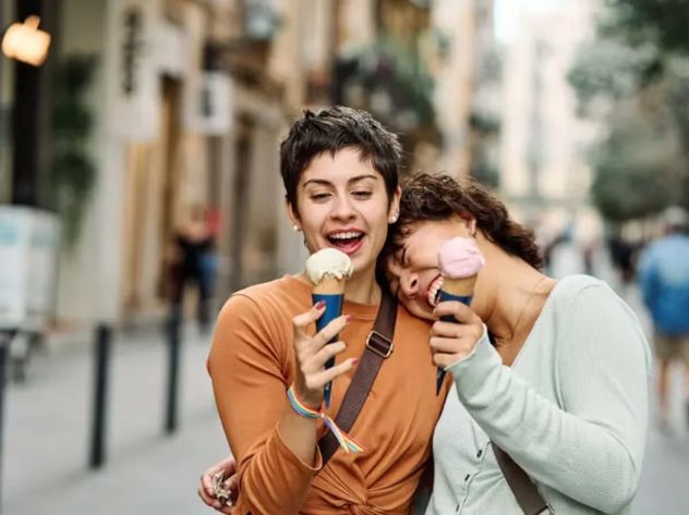 Por qué algunas personas sufren dolor de cabeza al comer helado, según una investigación.