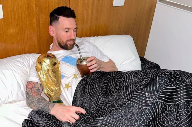 Lionel Messi y la Copa que defenderá desde este martes.