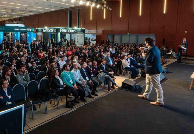 El economista Federico González Rouco alertó en el foro Proyectar Córdoba sobre el déficit de viviendas y aconsejó aprovechar el actual poder adquisitivo de los créditos UVA.