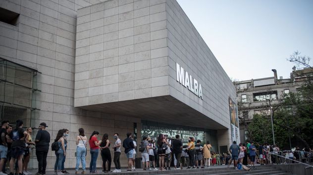 Museos, librerías y mercados gastronómicos son algunas de las opciones ideales para recorrer la ciudad en jornadas lluviosas.
