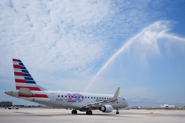 El 30 de abril, American Airlines concretó el primer vuelo comercial directo entre Estados Unidos y Venezuela en siete años. Ayer, anunció que cancelará rutas aéreas debido al incremento de los costos operativos por la suba de los combustibles. (Rebecca Blackwell)