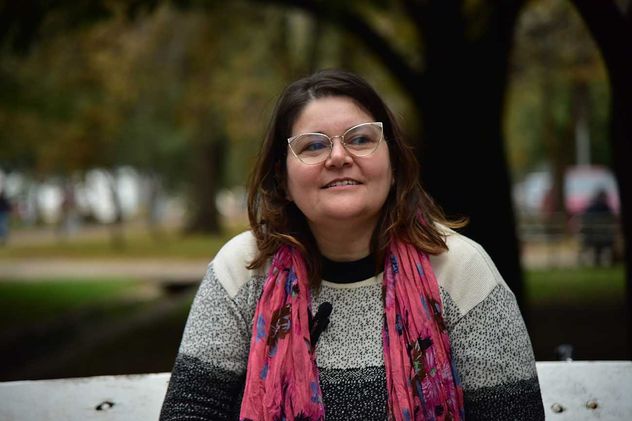 Mónica Polenta (45) participa de eventos para conocer personas y cuenta las dificultades del proceso.