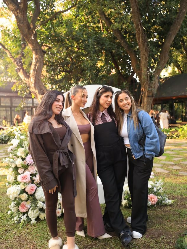 Cami Mayan junto a Valentina Cervantes, Julia Silva y Carolina Calvagni.