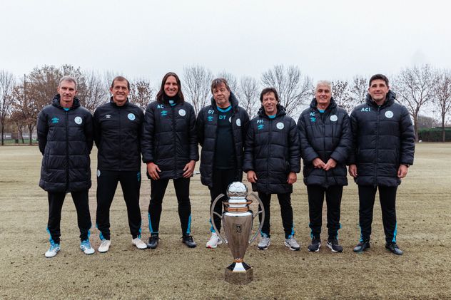 Cuerpo técnico de Belgrano campeón.