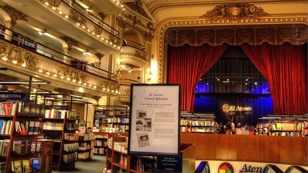 Museos, librerías y mercados gastronómicos son algunas de las opciones ideales para recorrer la ciudad en jornadas lluviosas.