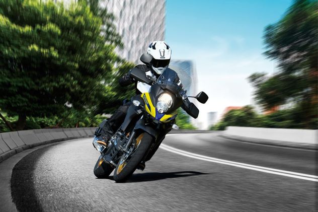 Legendaria Suzuki V-Strom 650 con espíritu aventurero.
