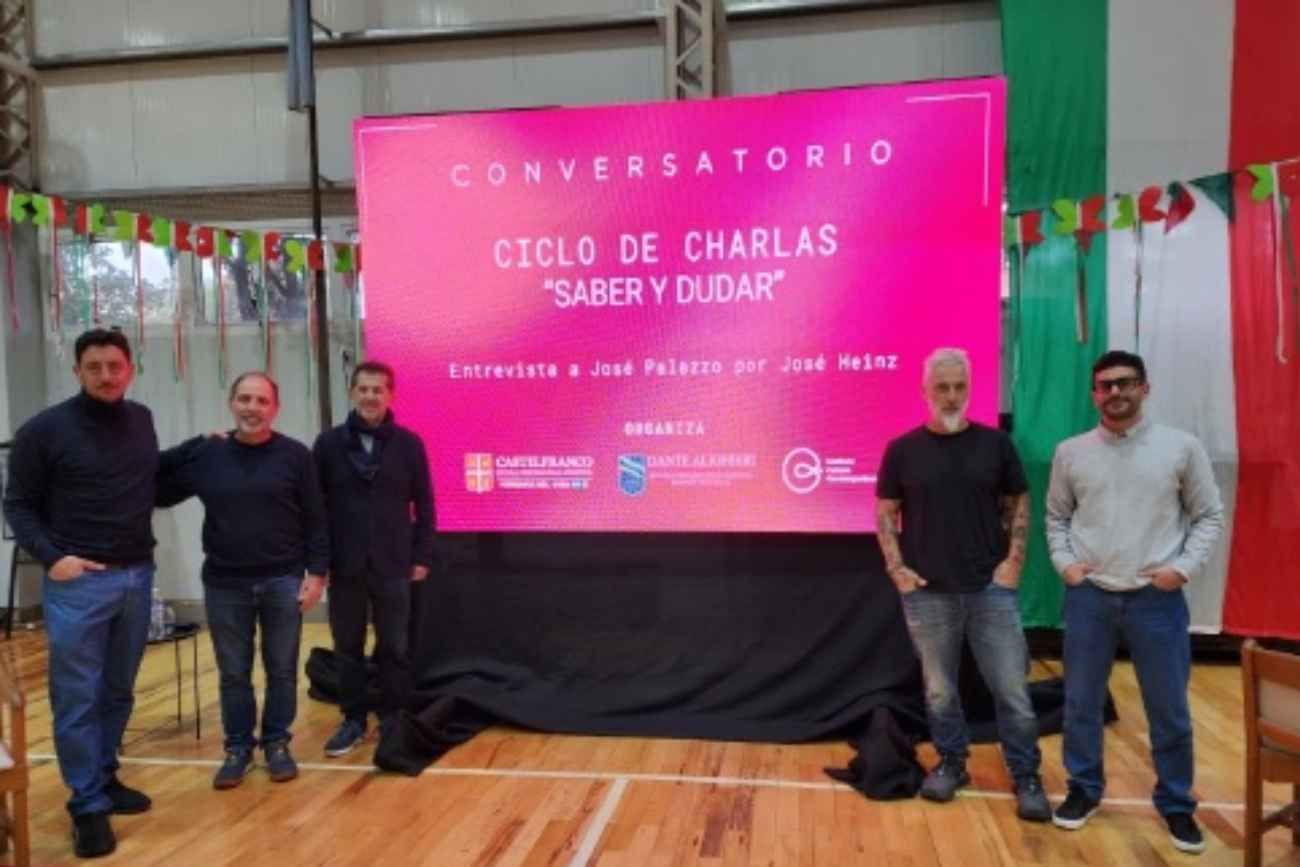 José Palazzo habló con estudiantes de Córdoba sobre inteligencia artificial, música y el desafío de emprender. 