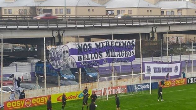 El Indio Solari en las canchas del fútbol argentino.