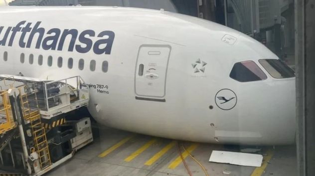 Alemania: colapsó el tren de aterrizaje de un Boeing 787 de Lufthansa y hay heridos
