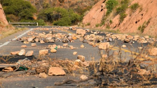 Bolivia: las Fuerzas Armadas reabren una de las principales rutas de abastecimiento de La Paz
