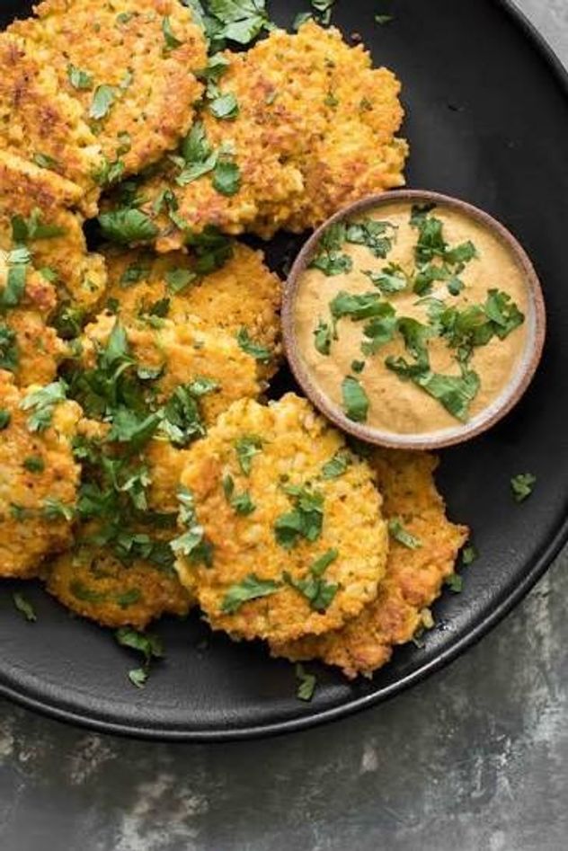 Cómo hacer buñuelos de arroz crocantes sin freír: receta económica y rendidora.