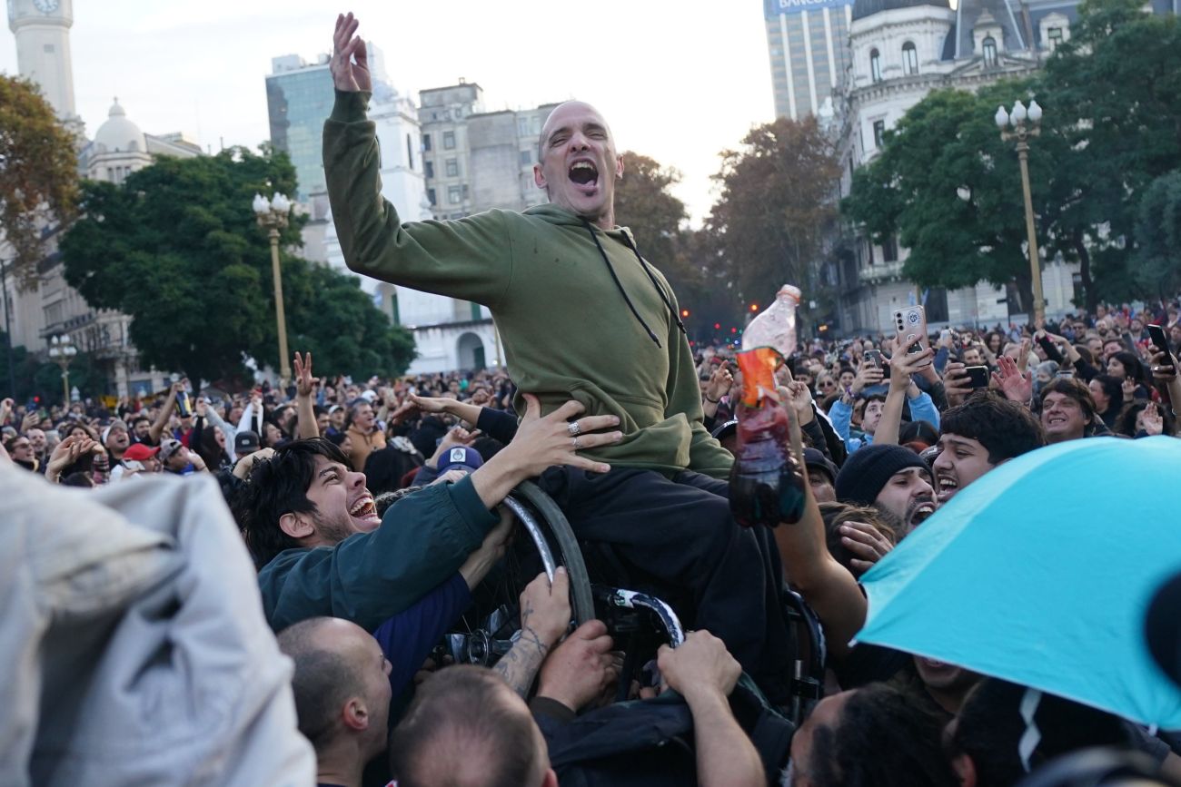 Fanáticos llegaron a Plaza de Mayo para la última "misa ricotera".